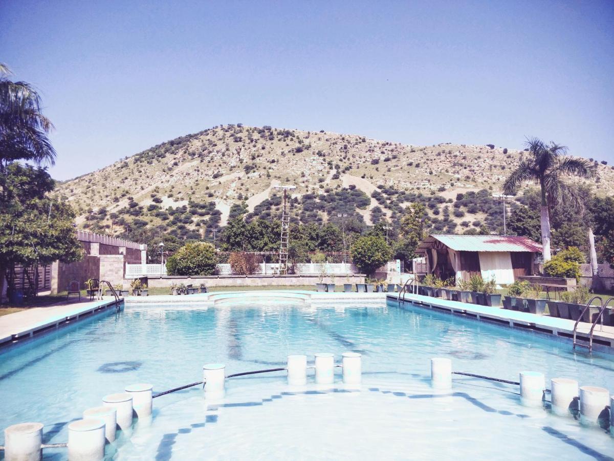 Ritumbhara Hotel & Resort Alvar Kültér fotó